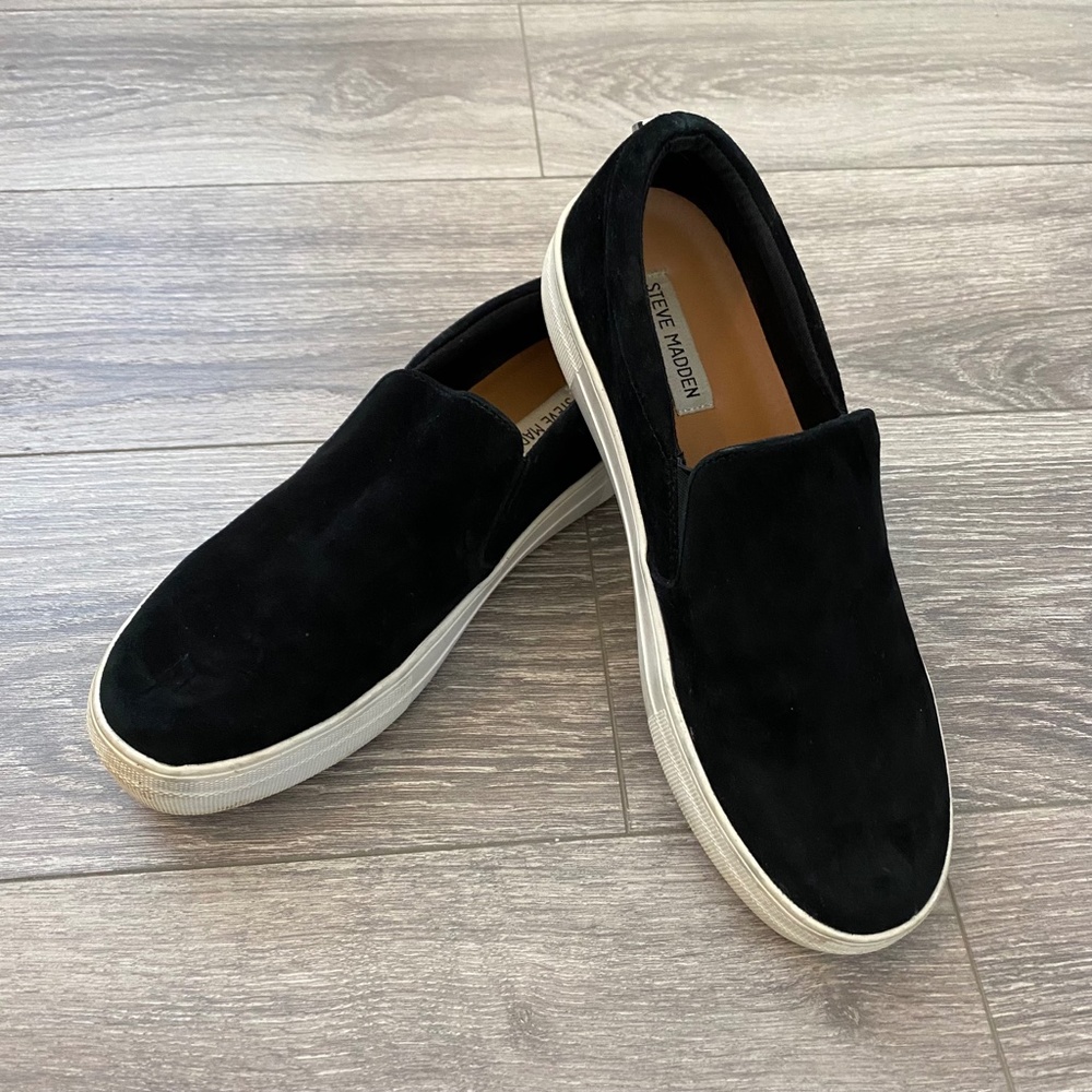 GREAT CONDITION Steve Madden Gills Slip-On Sneaker - Black; Suede; Size 9